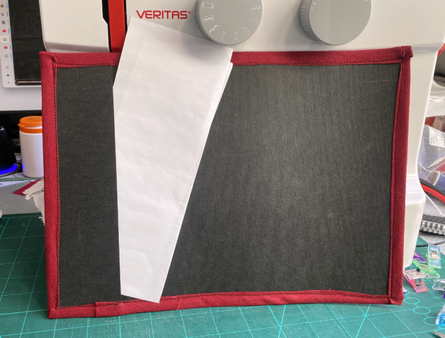 A view of the inside. Paper sheets are put into the inside pocket to show said pocket. A view of the inside. Paper sheets are put into the inside pocket to show said pocket.