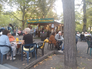 Ausschank bei der Rheingauquelle in Berlin